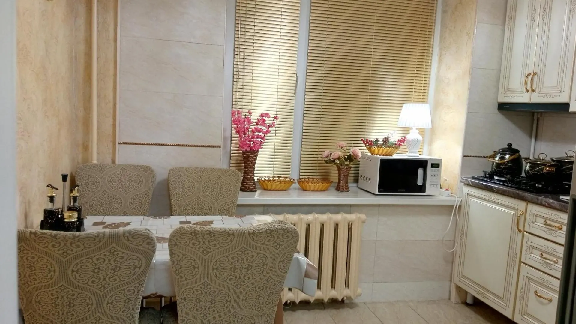 3 Rooms Of The Sun Almaty Center Apartment Kazakhstan
