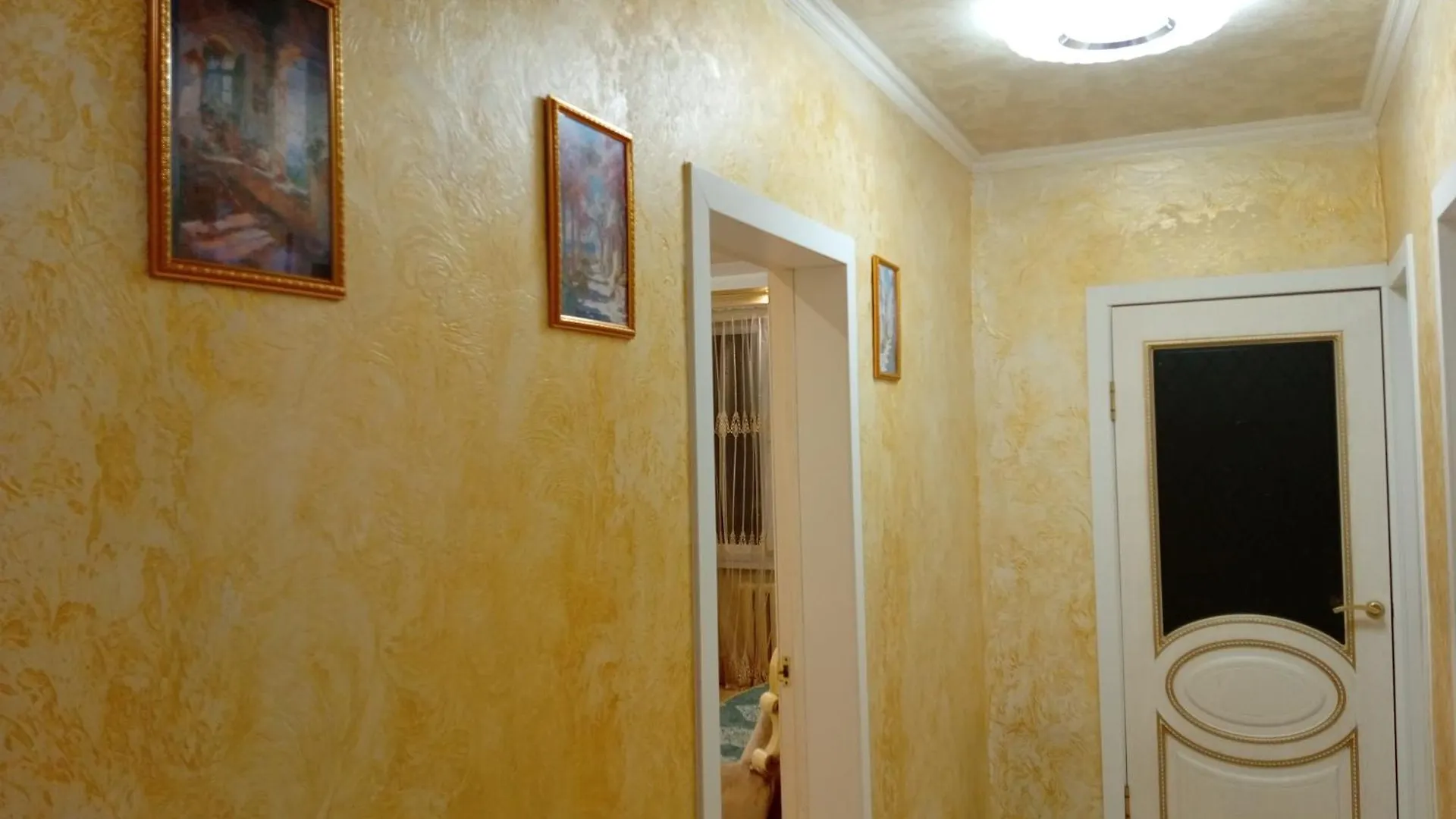 3 Rooms Of The Sun Almaty Center Apartment