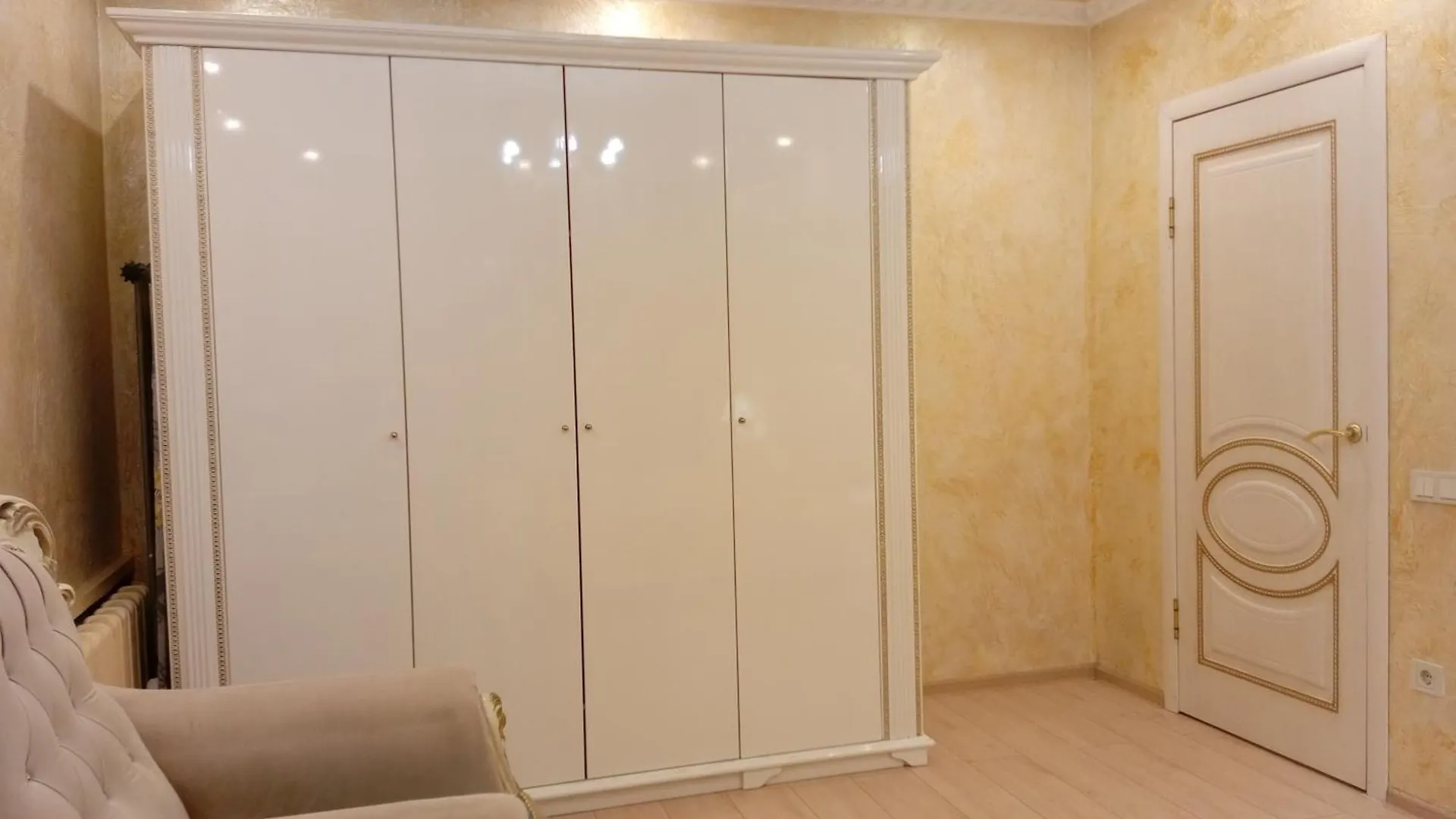 3 Rooms Of The Sun Almaty Center Apartment Kazakhstan