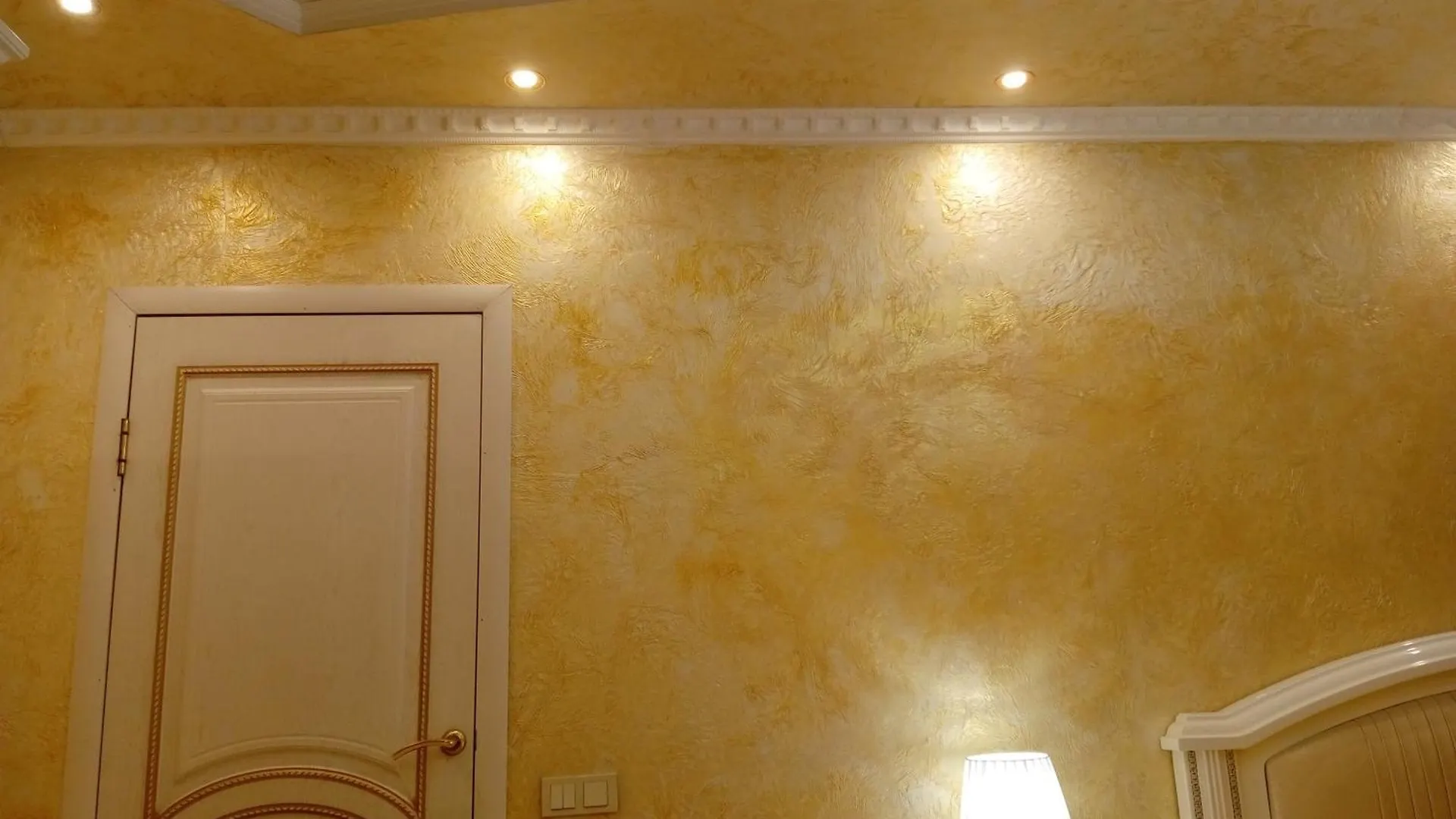 3 Rooms Of The Sun Almaty Center Apartment