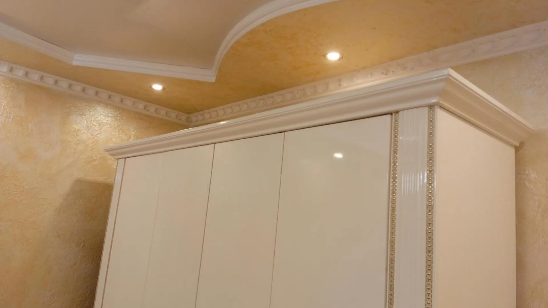 3 Rooms Of The Sun Almaty Center Apartment 0*,