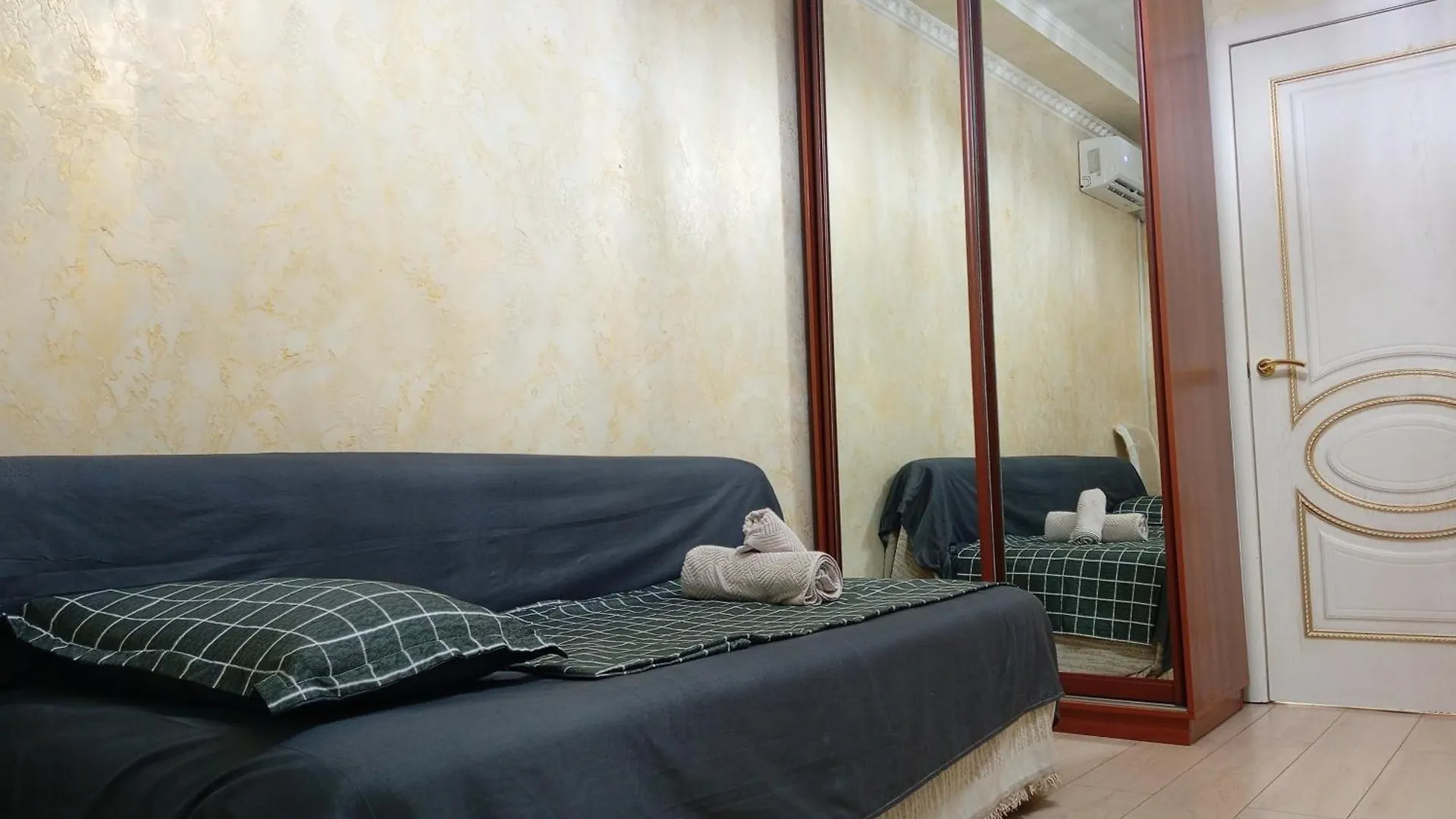 3 Rooms Of The Sun Almaty Center Apartment